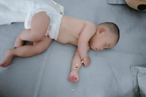 安徽宝宝脸上有白色斑块 安徽宝宝脸上有白色斑块